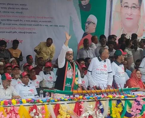 মুক্তিযোদ্ধা মহাসমাবেশে নৌকার জন্য ভোট চাইলেন ডা. মুরাদ.. 4 received 1368487100764248